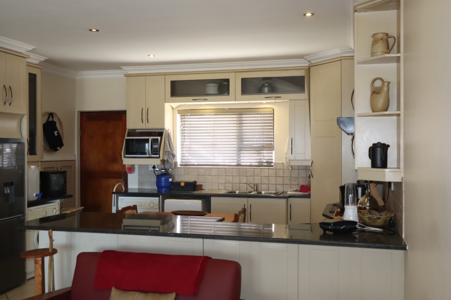 To Let 3 Bedroom Property for Rent in Wavecrest Eastern Cape